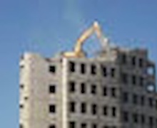 Барилга нурааж буй экскаватор