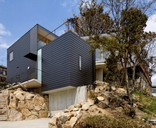 Япон дахь хөлтэй байшин
