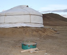 Монгол гэрт ариун цэврийн өрөөг бий болголоо