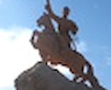 Сүхбаатарын хөшөө 74 настай