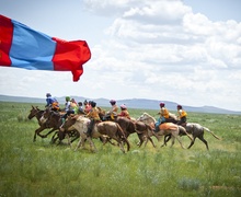 Дэлхийд ганцхан Монгол наадамдаа дэнж хотойтол сайхан наадаарай