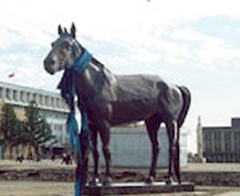 Моринд зориулж 300 сая төгрөгөөр хөшөө босгожээ