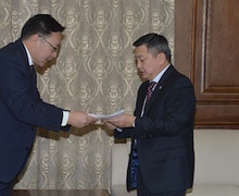 Барилга байгууламж барих ажиллагаанд төр бүрэн хяналт тавьж чадахгүйд хүрчээ.