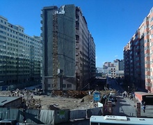 Саруул хороололд барилгын кран хугарч, автомашины дээр уналаа