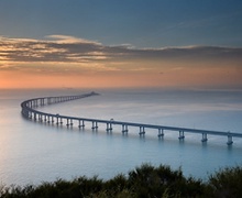 Далай дамнасан хамгийн урт гүүр Хятадад нээлтээ хийлээ