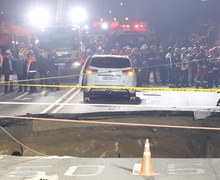 Яагаад БНСУ-д гэнэт нүх үүсээд байна вэ?