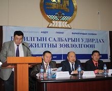 БАРИЛГАЧДЫГ АВАРГА ТОМ ТӨСӨВТЭЙ АЖЛУУД ХҮЛЭЭЖ БАЙНА