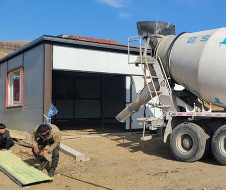 Халуун ус+Хүйтний нэмэлттэй бетон зуурмаг нийлүүлж байна.