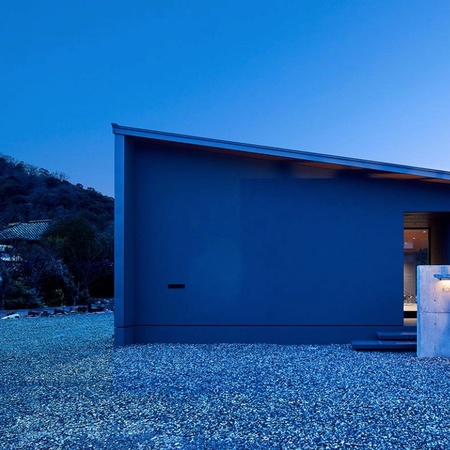 Японы өндөр технологийн гадна фасад, дотор заслын чулуун будаг