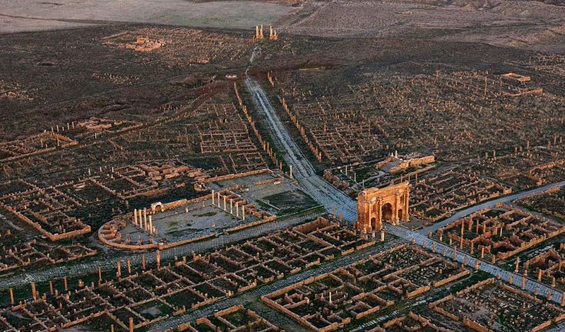 Орчин үеийн шийдэлтэй эртний Ромын хот