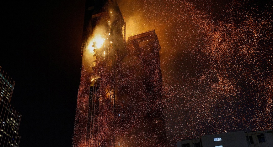 Wang Fuk Court-ын 8 блокыг хамарсан  гал олон хүний аминд хүрлээ