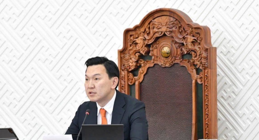 Ерөнхий сайд Н.Учрал татварын өртэй 12,100 компанийн дансыг нээх шийдвэрийг гаргалаа