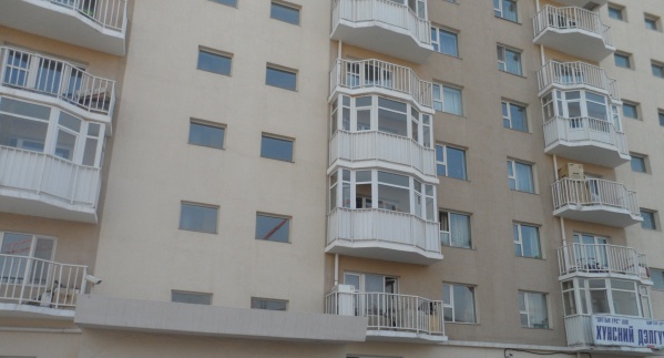 ХААИС- ын баруун талд ашиглалтанд ороод 1 жил болж байгаа байранд 2 өрөө байр зарна.