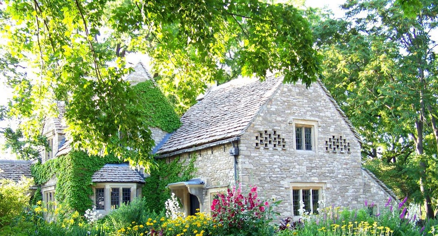 Генри Фордын Англиас авчирсан зуслангийн байшин АНУ-д түүхэн дурсгал болон хадгалагдаж байна