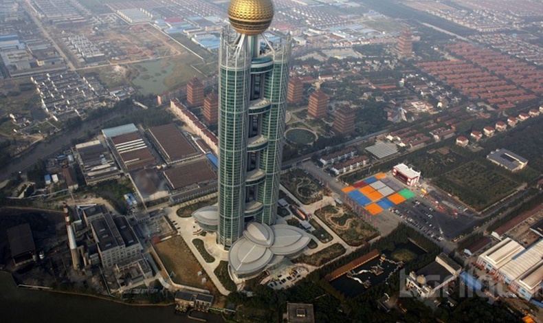 БНХАУ-ын хамгийн баян тосгоны тэнгэр баганадсан зочид буудал