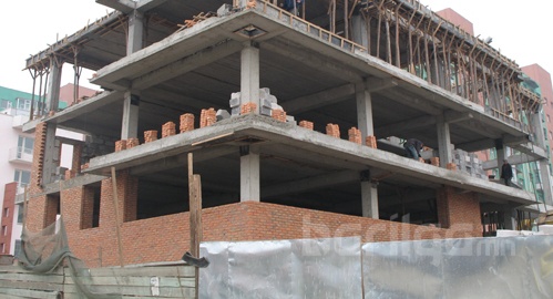 НИЙСЛЭЛИЙН НУТАГ ДЭВСГЭРТ БАРИЛГА ЭХЛЭХ ЗӨВШӨӨРӨЛГҮЙ БАРИГДАЖ БАЙГАА БАРИЛГУУД