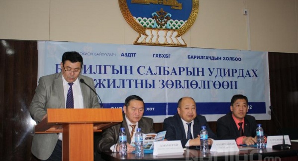 БАРИЛГАЧДЫГ АВАРГА ТОМ ТӨСӨВТЭЙ АЖЛУУД ХҮЛЭЭЖ БАЙНА