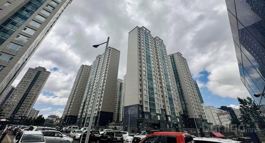 "Цэнгэлдэх" хотхоны 1,2-р ээлж нийт 9 блокын дизайн, шилэн фасад, чулуун хөвөнгийн материал.