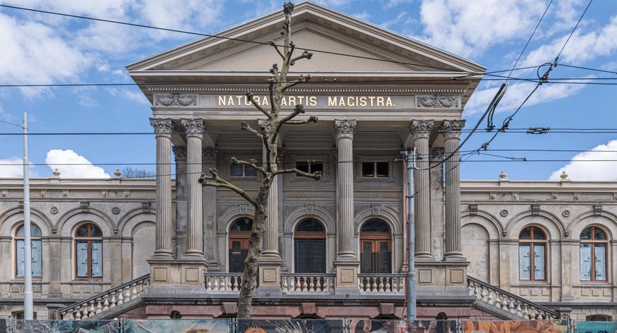 Өөрийгөө эдгээдэг бетонтой Аквариум