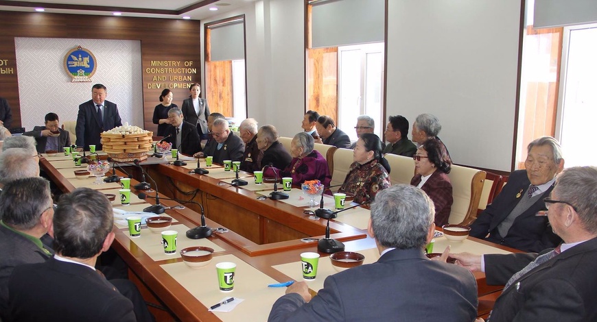 Ахмад барилгачин, хөдөлмөрийн баатар, гавъяатууддаа хүндэтгэл үзүүллээ