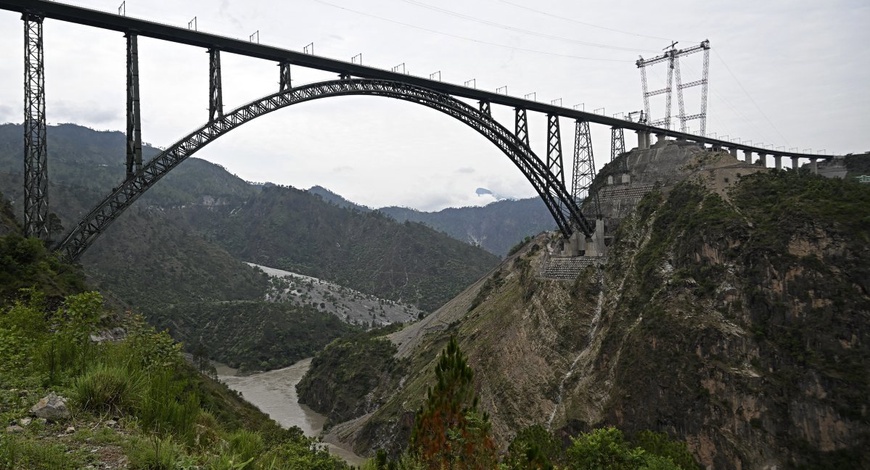 Дэлхийд хамгийн өндөр төмөр замын гүүрийг нээжээ