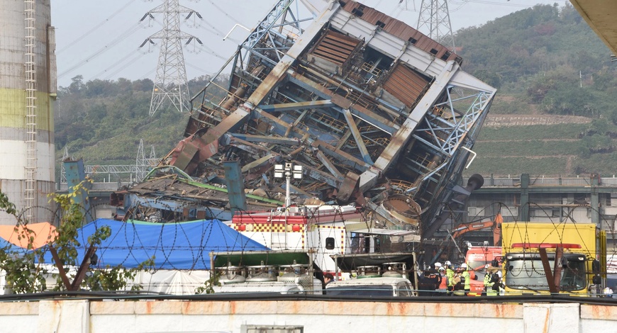 БНСУ-ын Ульсан хотод цахилгаан станцын барилга нуржээ
