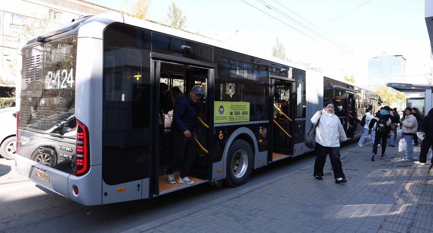 125 хүний багтаамжтай нийтийн тээврийн шинэ автобус үйлчилгээнд нэвтэрлээ