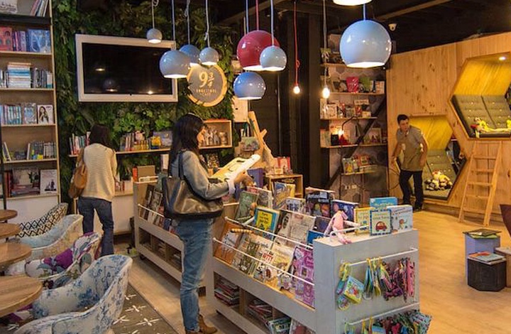 Колумбид модерн загварын номын дэлгүүр нээлтээ хийлээ